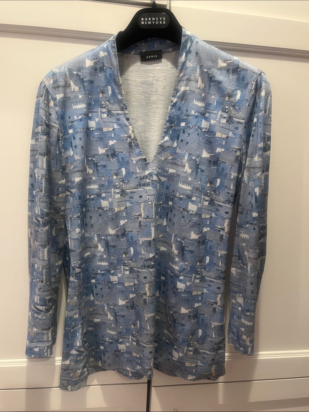 Akris Light Blue chefchaouen Abstract V-Neck Long Sleeve Top. Size 8